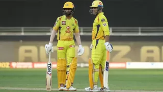 MS Dhoni की नई कार में दिखे रितुराज और केदार जाधव, देखें वीडियो