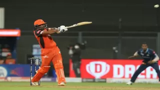 SRH vs GT, लॉकी फर्ग्यूसन के तीन गेंद पर लगातार तीन छक्के, देखें Video