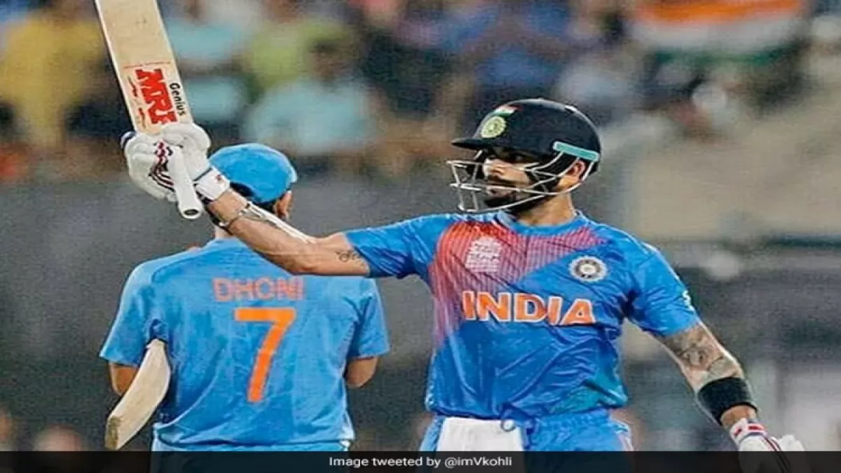 MS Dhoni के साथ Virat Kohli की ये फोटो इंटरनेट पर छाई in Hindi News MS Dhoni के साथ Virat Kohli की ये फोटो इंटरनेट पर छाई in Hindi
