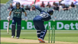 मिशेल स्टार्क ने डाली ऐसी खतरनाक गेंद बल्लेबाज देख कर रह गया हैरान , देखे वीडियो