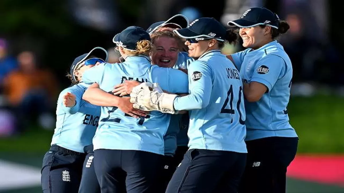WWC 2022: दक्षिण अफ्रीका को हराकर इंग्लैंड फाइनल में पहुंची in Hindi