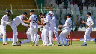 ENG vs PAK: इंग्लैंड के युवा गेंदबाज Rehan Ahmad ने डेब्यू में रचा इतिहास, तोड़ा पैट कमिंस का रिकॉर्ड