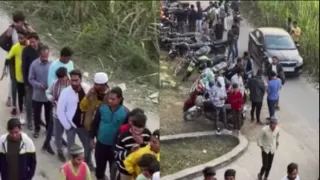 मोहम्मद शमी के घर के बाहर फैंस की भीड़. फैंस शमी से मिलने के लिए बेताब