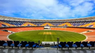 CSK vs GT Pitch Report: GT को घर में हराना Dhoni के लिए चुनौती, सपाट पिच पर गेंदबाज या बल्लेबाज की बोलेगी तूती