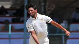 प्रसिद्ध कृष्णा ने रचा इतिहास, पहले अनौपचारिक टेस्ट में हासिल की हैट्रिक