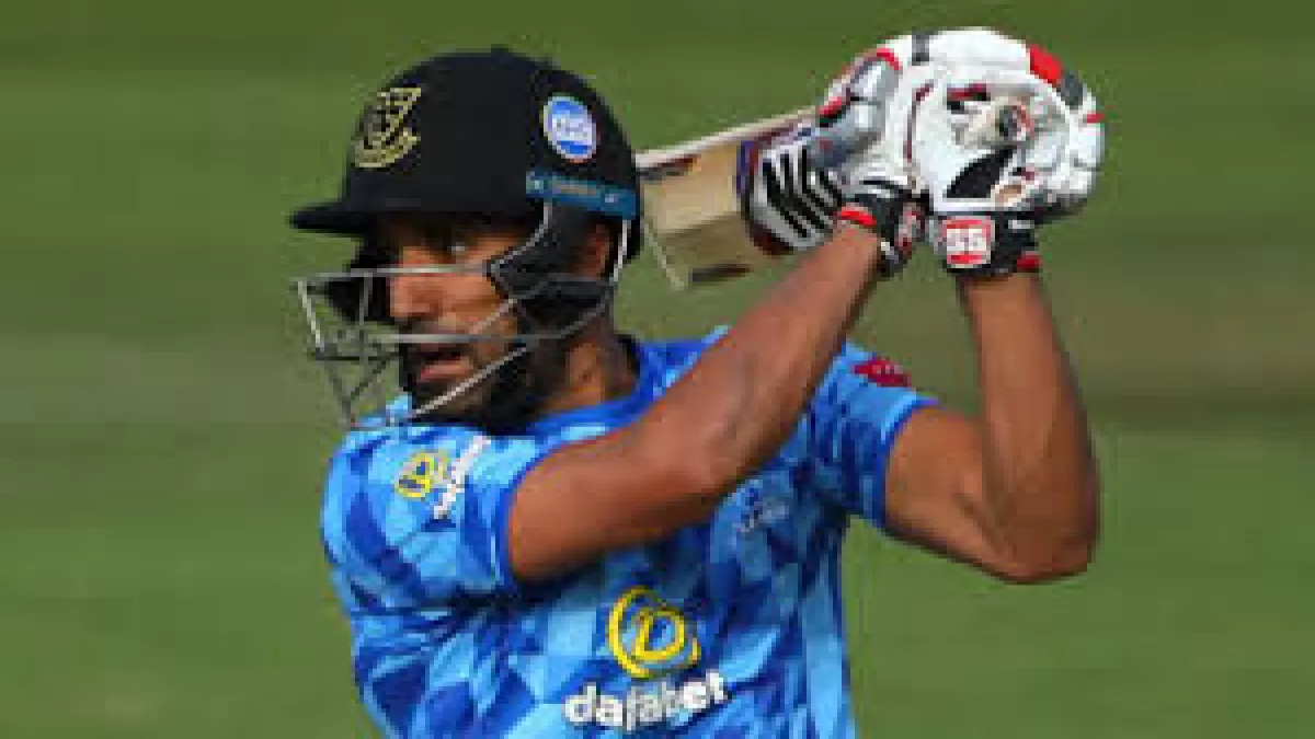 Ravi Bopara hit a stormy century while raining fours and sixes in Hindi