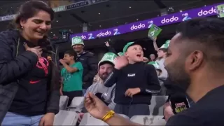 Big Bash League: Two hearts met during the match, boy proposed - VIDEO
