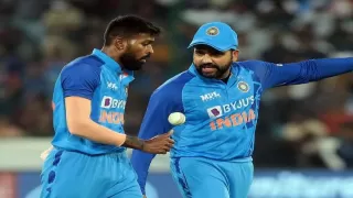IND vs ENG: Kumble handed debut cap to Sarfaraz, Jurel also got a chance