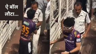 KKR के फैन ने पैंट के अंदर छुपाई गेंद तो गुस्‍से से लाल हुआ पुलिस वाला
