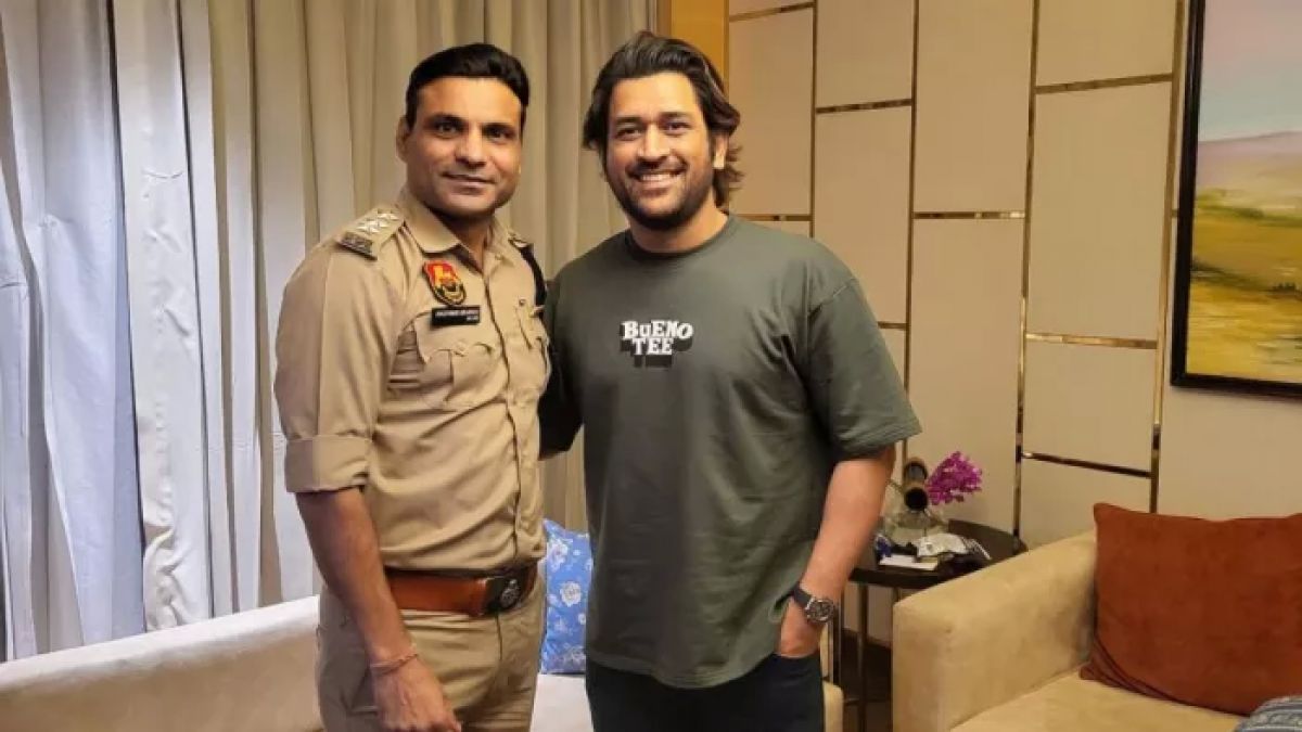 MS Dhoni की जोगिंदर शर्मा से खास मुलाकात, सालों बाद मिले दो जिगरी यार in Hindi