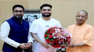 Rinku Singh ने सीएम योगी आदित्यनाथ से की मुलाकात