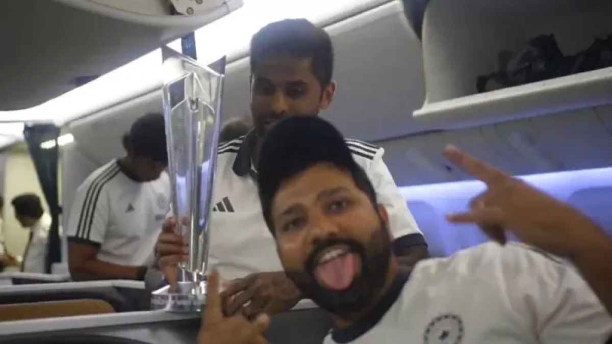 भारतीय खिलाड़‍ियों के फ्लाइट का Video viral in Hindi