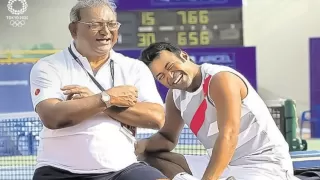 Former hockey player Wes Paes Picture
