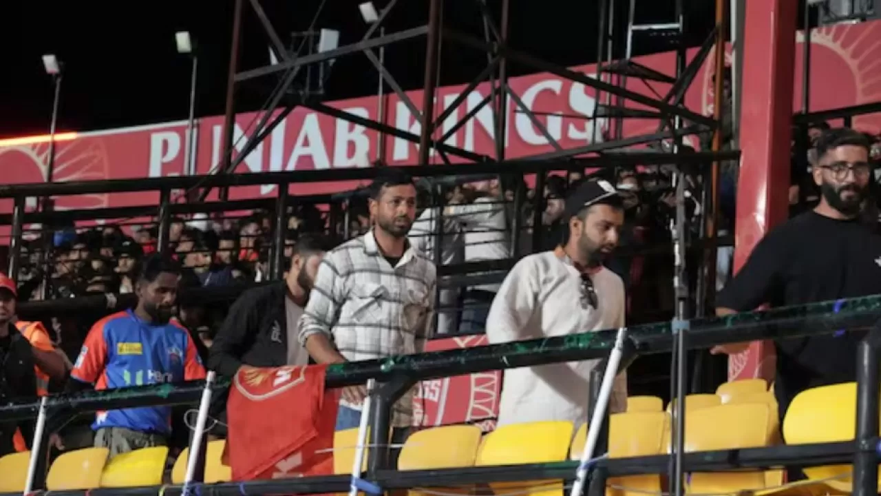IPL 2025 Suspended: 58 Matches ke baad tournament ruka in Hindi News  IPL 2025 Suspended: 58 Matches ke baad tournament ruka in Hindi
