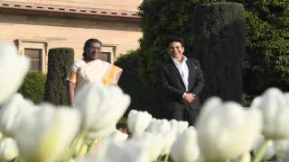 राष्ट्रपति भवन में पहुंचे Sachin Tendulkar, द्रौपदी मुर्मू से की मुलाकात
