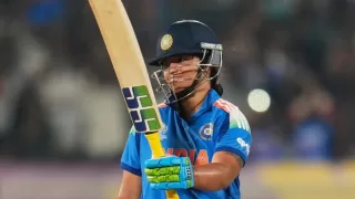 विश्व कप 2025 जीतने के Picture