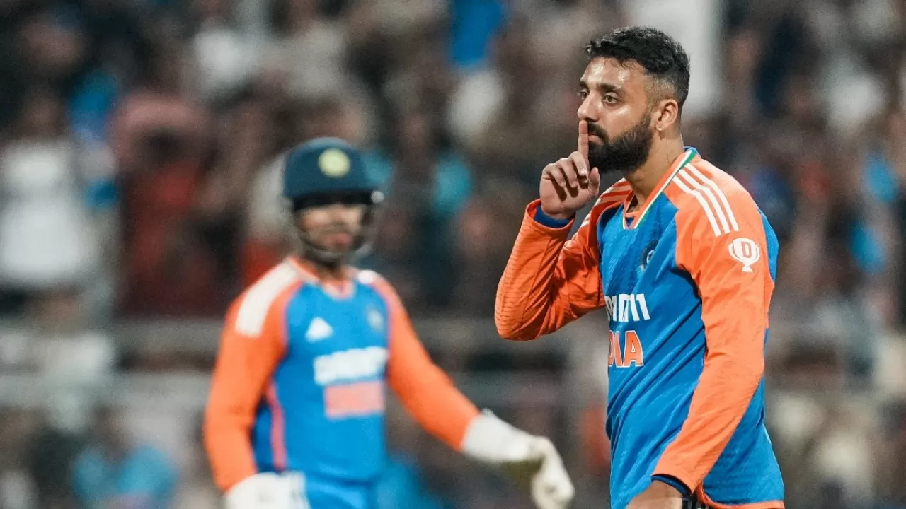 Varun Chakaravarthy selected the world best playing-11 in Hindi