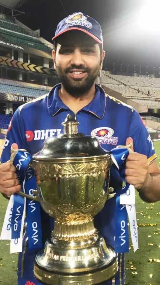 <h4>1. मुंबई इंडियंस के पूर्व कप्तान रोहित शर्मा इस लिस्ट में सबसे ऊपर हैं। उन्होंने अब तक आईपीएल से 194.6 करोड़ रुपये कमाए हैं।</h4>