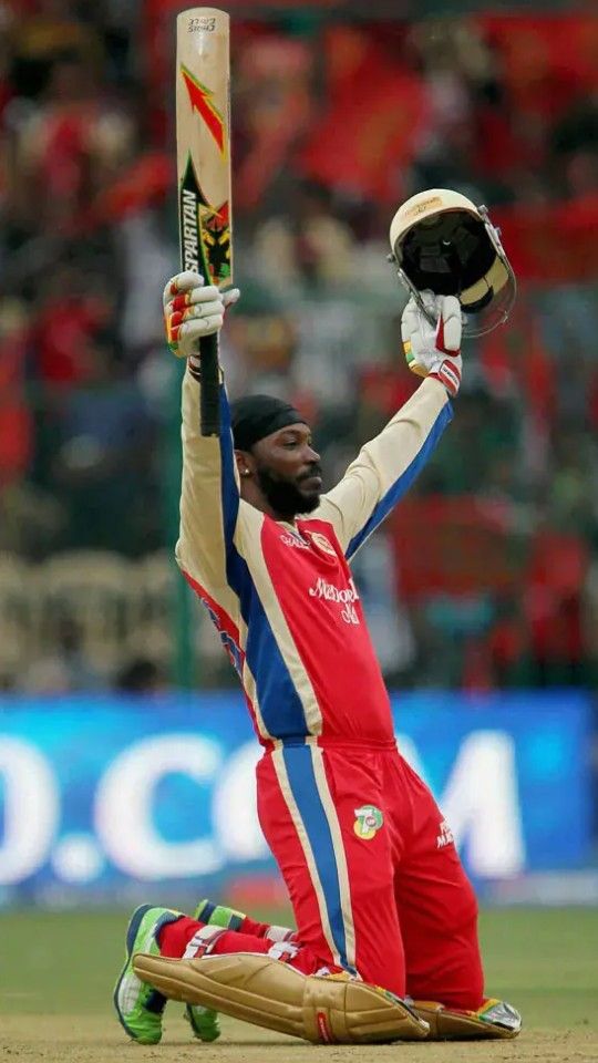 <h4>The RCB team hit the maximum number of 21 sixes in an innings in 2013.</h4>