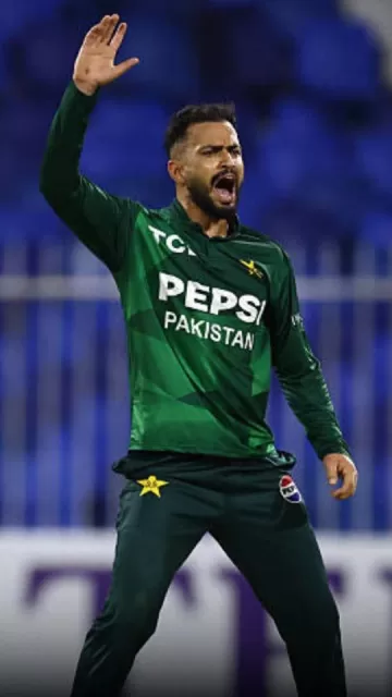 5 Pakistani bowlers who took Picture