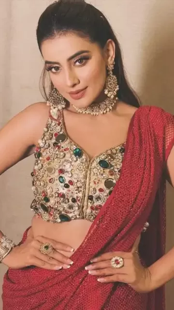 Akshara Singh looked stunning in Picture