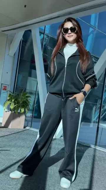 Akshara Singh struck some stylish Picture