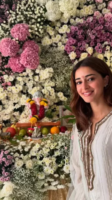 Ananya Pandey welcomed Bappa at Picture