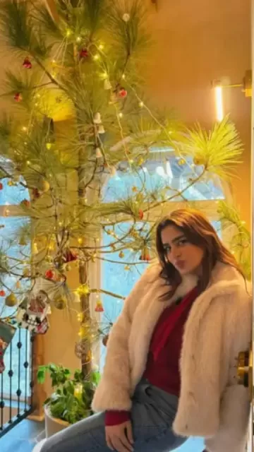 Ayesha Khan turned rosy like Picture