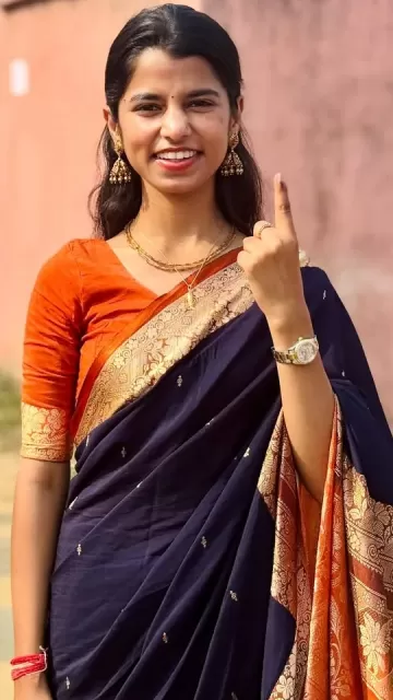 BJP’s Maithili Thakur Wins Alinagar, Picture