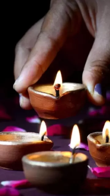 Diwali Mein Kya Daan Karein Picture