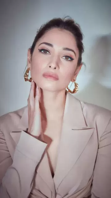 Does Tamannaah Bhatia shocking saliva Picture