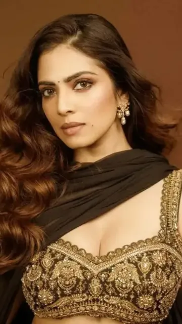 Fans are mesmerized by Malavika Picture