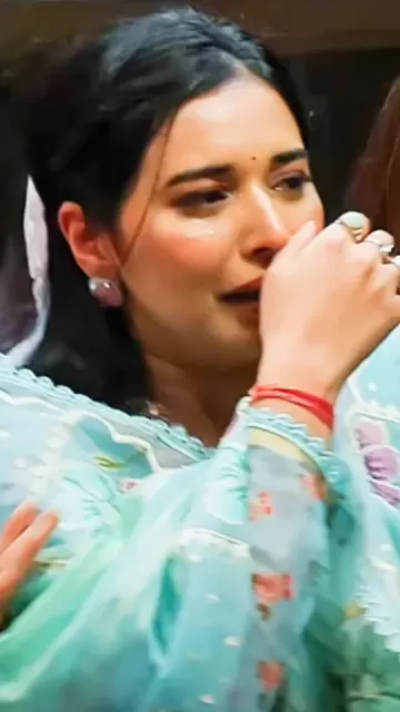 Gauhar Khan Slams Kunika for Picture