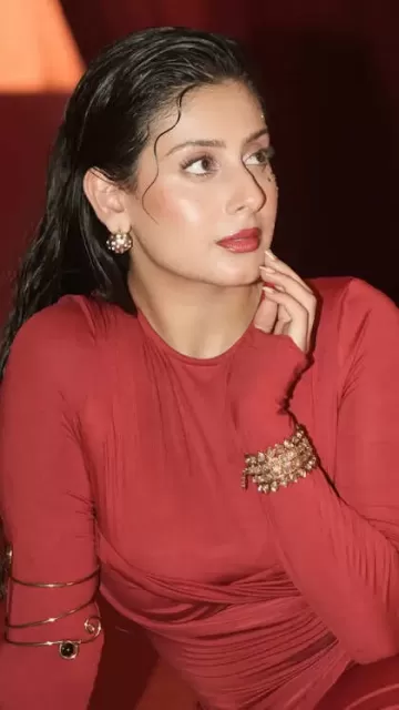 Isha Malviya looks stunning in Picture