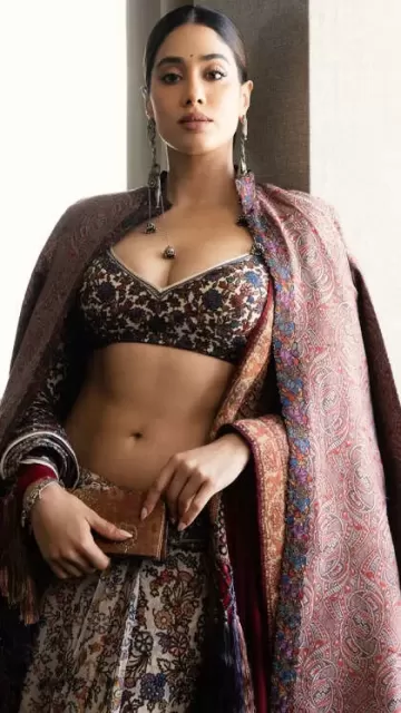 Janhvi Kapoor’s Slim Waist Stuns Picture