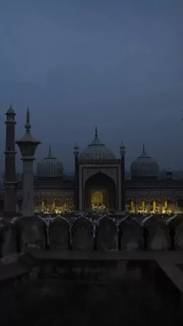 No Mosques in These 7 Picture