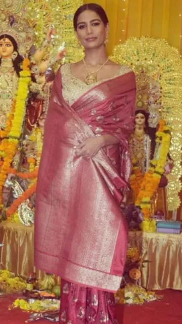 Poonam Pandey left her boldness Picture