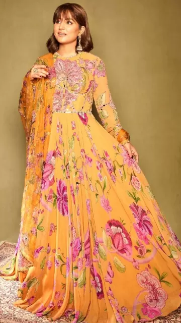 Prueba este traje Anarkali en Picture