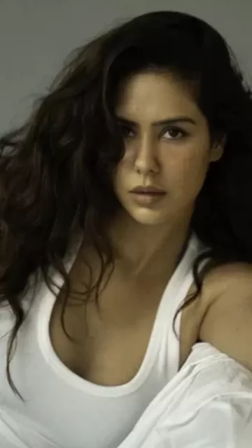 Sonam Bajwa beautiful avatar has Picture