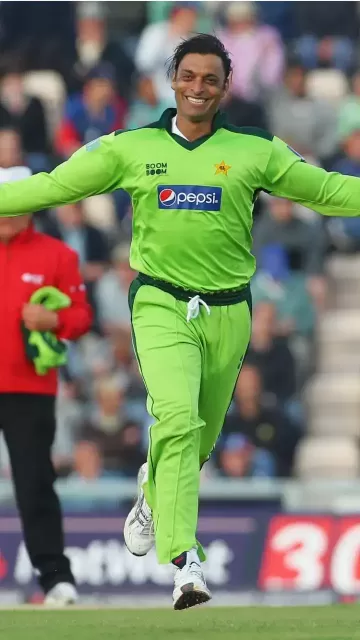 Top 5 fastest bowlers in Picture