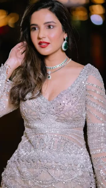 Try these earrings of Ali Picture