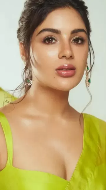 Wear Samyuktha outfits on the Picture