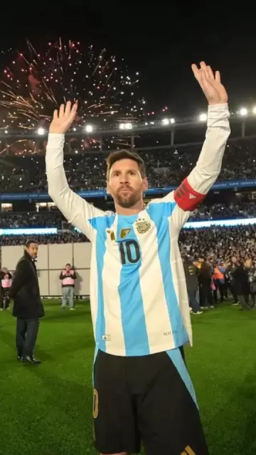 What does footballer Messi eat Picture