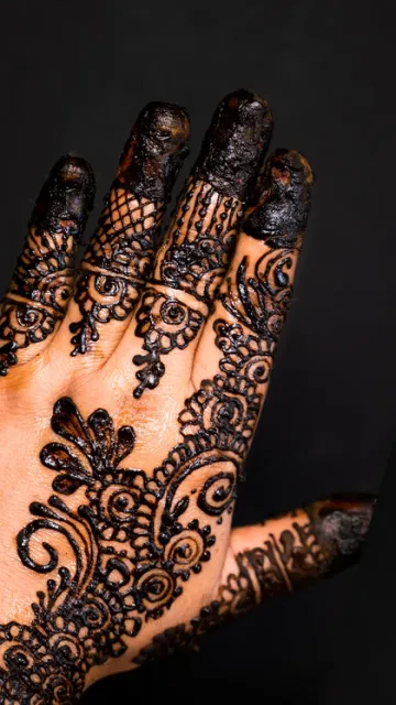 7 trendy mehndi patterns to Picture