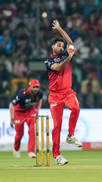 Bhuvneshwar Kumar Overtakes Bumrah, Takes Picture