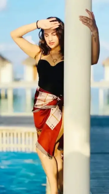 Himanshi Khurana bold look has Picture