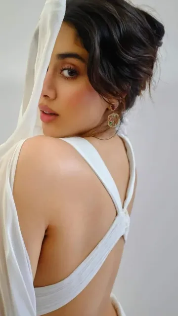 Janhvi Kapoor Turns Heads in Picture