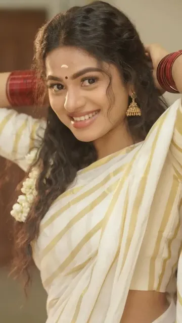 Know about Delna Davis ! Picture