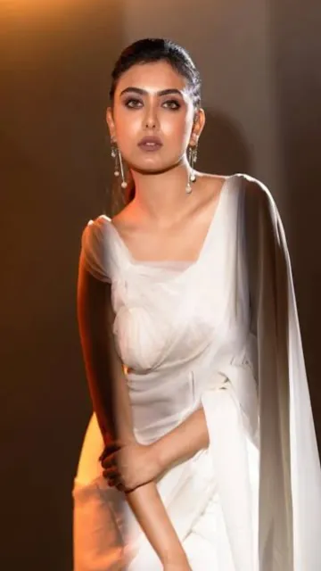 Know about Idhika Paul  Picture