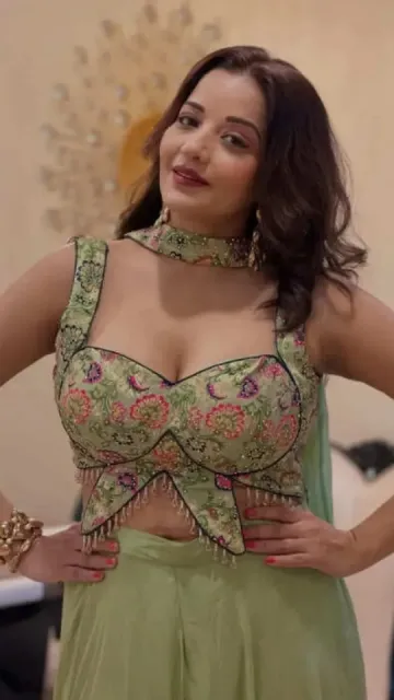 Monalisa looked stunning in her Picture